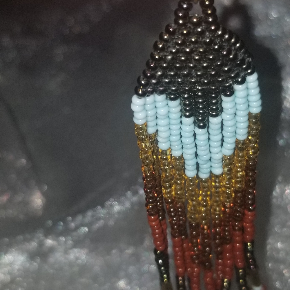 Hanbeaded Dangle earrings - Picture 3 of 5